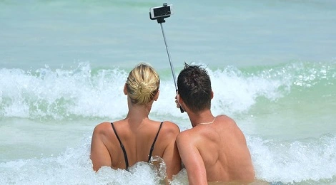 Selfie jest groźniejsze od rekinów