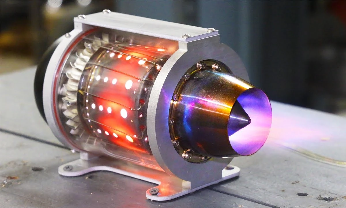 Tak działający silnik odrzutowy wygląda od środka. Zobacz ciekawe wideo