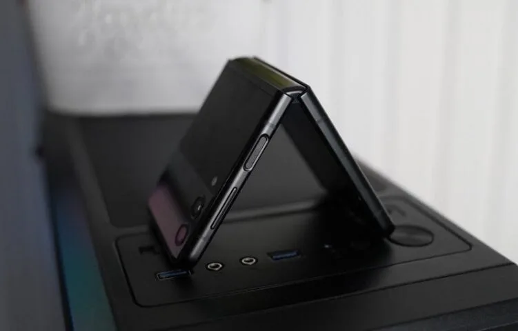 Ludzie pokochali składane smartfony. Raport Samsunga zaskakuje