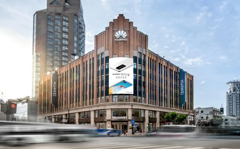 Huawei ma rozmach. Zobaczcie największy na świecie sklep firmy otwarty w Szanghaju