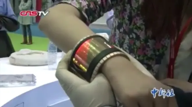 W Chinach zaprezentowano pierwszy smartfon z elastycznym wyświetlaczem (wideo)