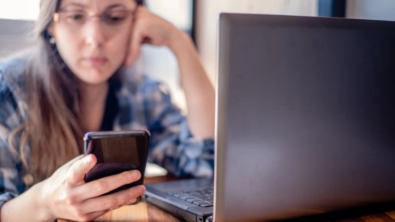 49-latka oszukana na 60 tys. złotych. Spoofing wciąż niebezpieczny