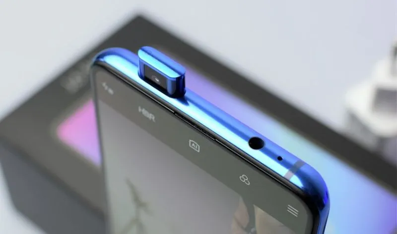 Polacy kupują coraz mniej smartfonów, ale jedna marka mocno zyskuje