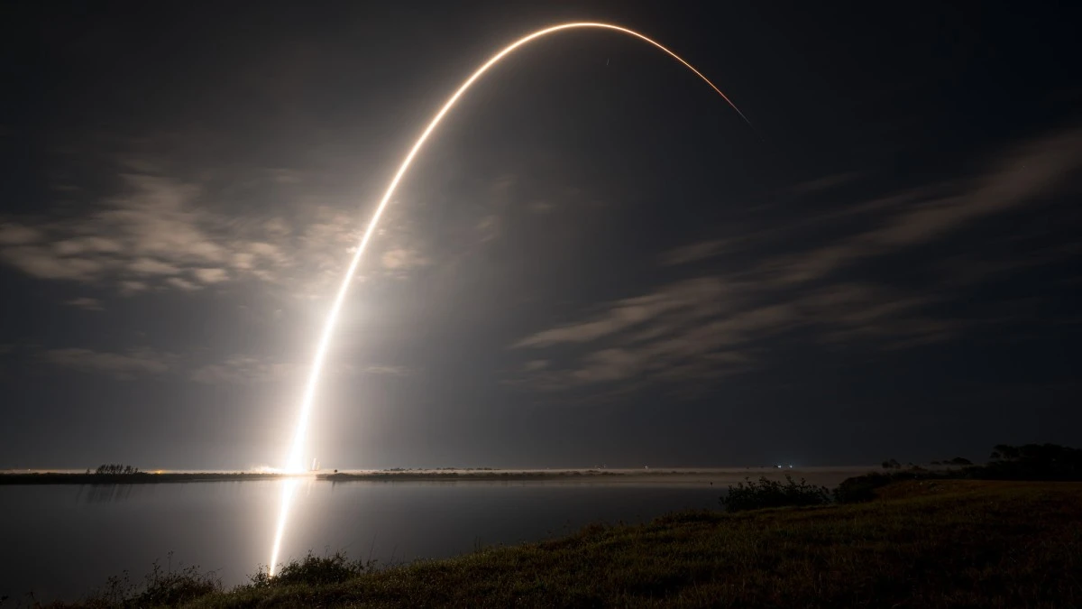 Satelity Starlink każdego dnia muszą omijać inne obiekty na ziemskiej orbicie blisko 140 razy