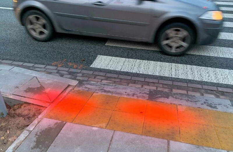 W Warszawie pojawiły się światła dla smartfonowych zombie