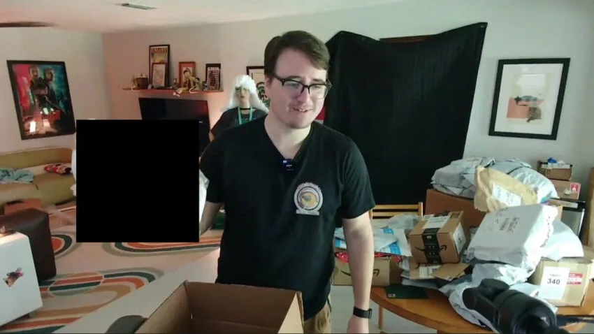 Martwe zwierzę w paczce od widza. Streamer odpakował ją na żywo