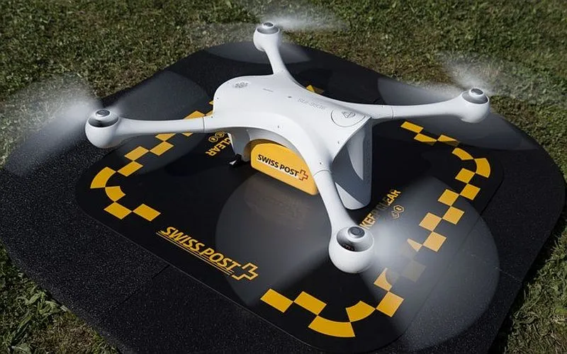 Szwajcarski dron pocztowy spadł obok grupy dzieci. Program lotów zawieszony