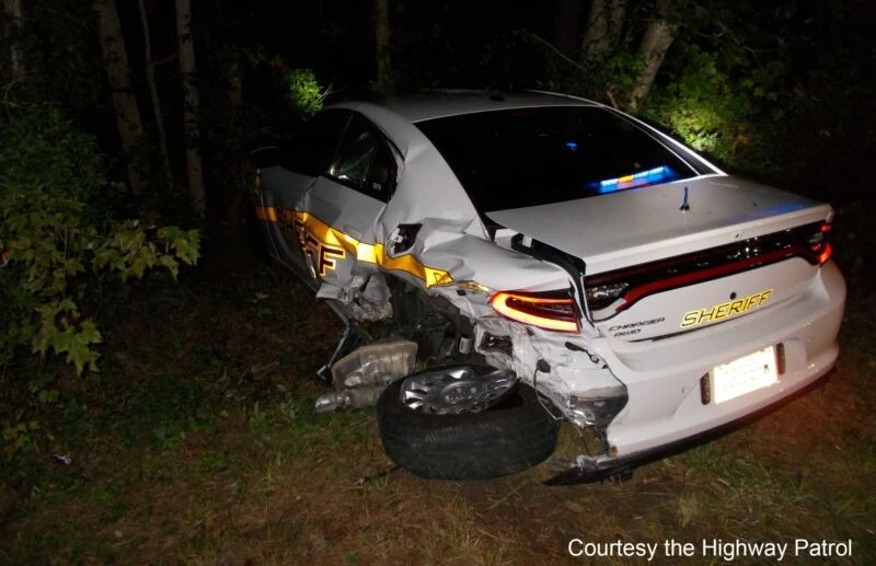 Tesla z Autopilotem staranowała radiowóz. Rozbrajające tłumaczenie kierowcy