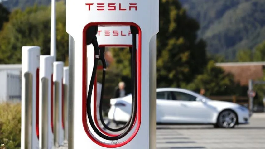 Tesla ma problem. Pracownik ujawnił tysiące skarg na auta elektryczne