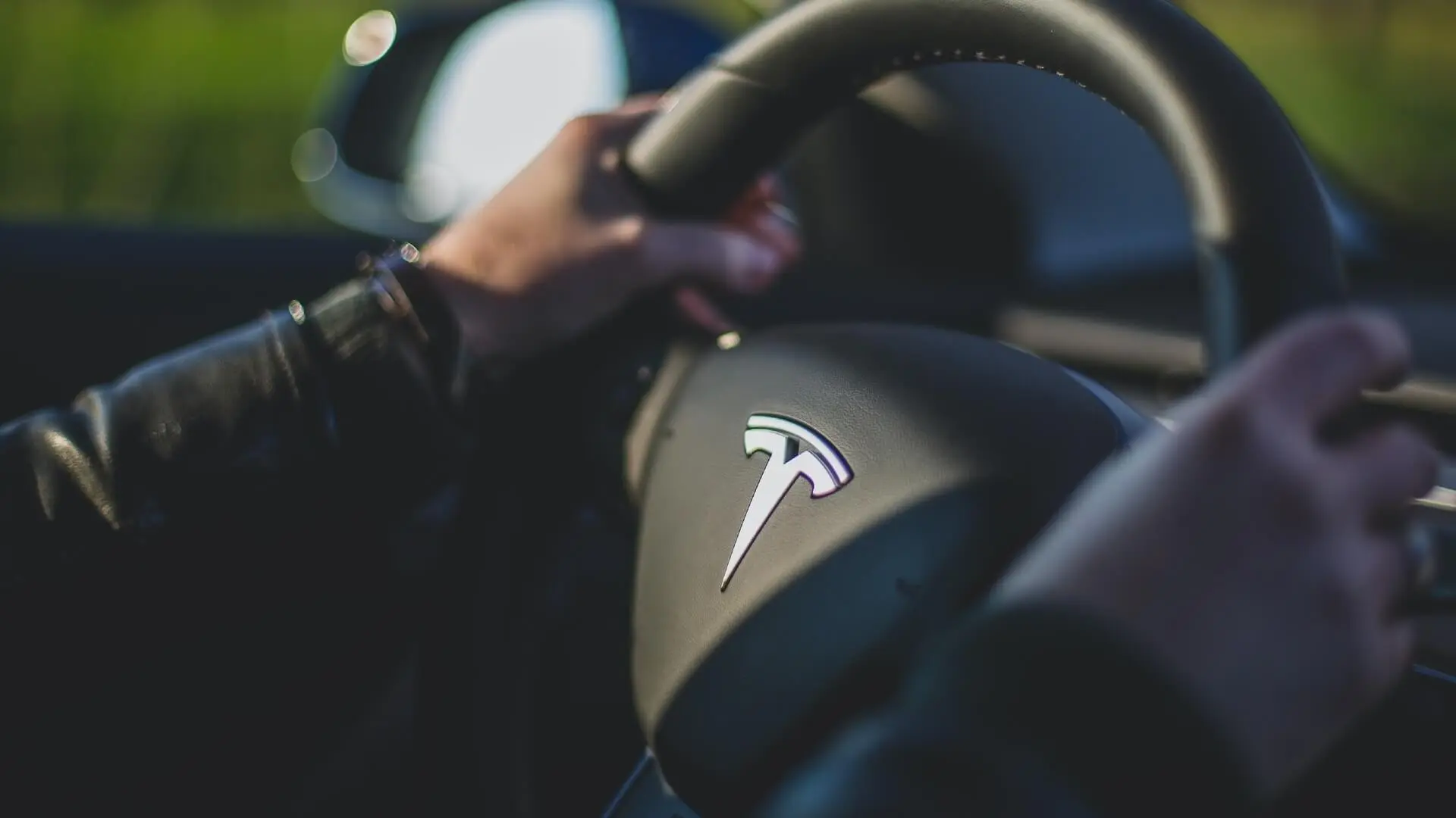 Tesla to szajs? Jednemu z kierowców w trakcie jazdy odpadła kierownica