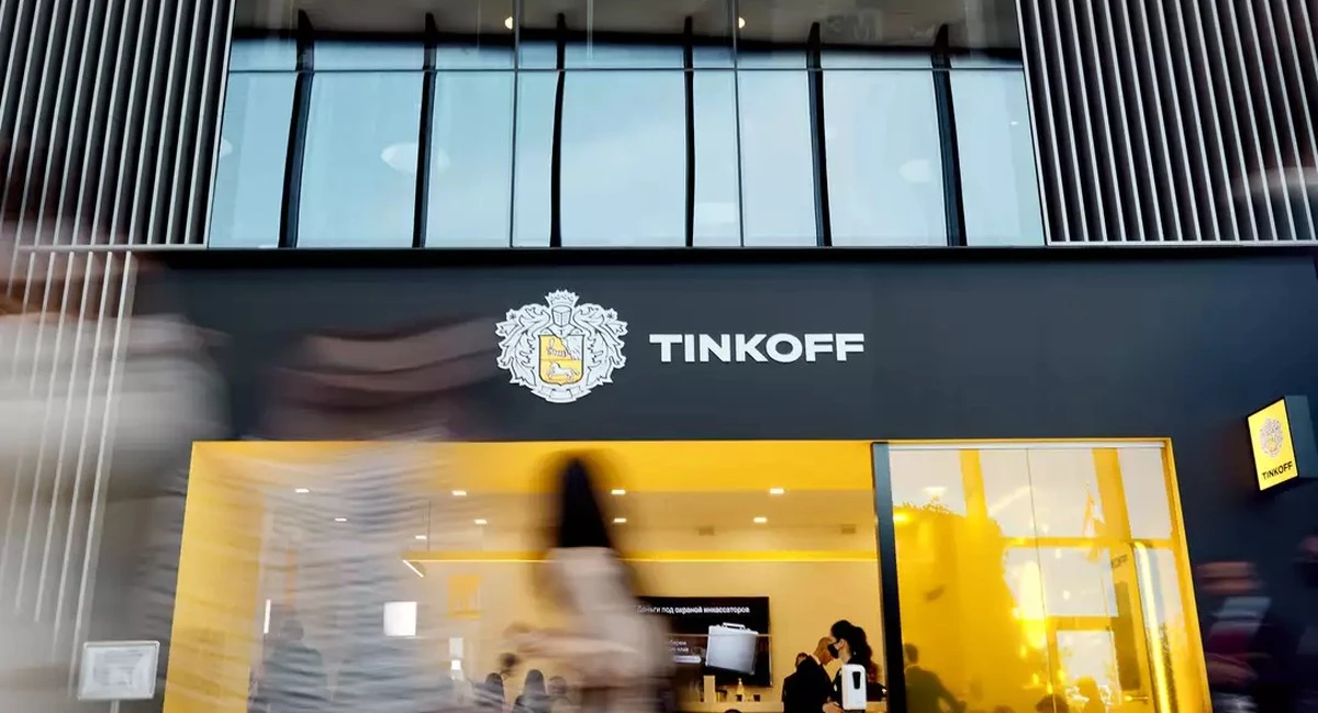 Rosyjscy influencerzy pod ścianą. Banki wprowadzają drakońskie opłaty za przelewy