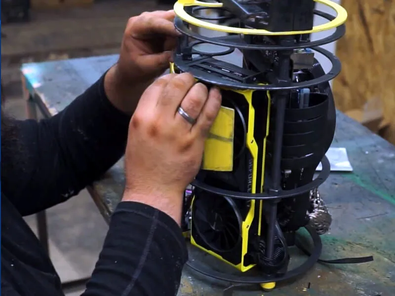 Komputer jak z Cyberpunka 2077. W polskim PC użyto specjalnego GeForce’a