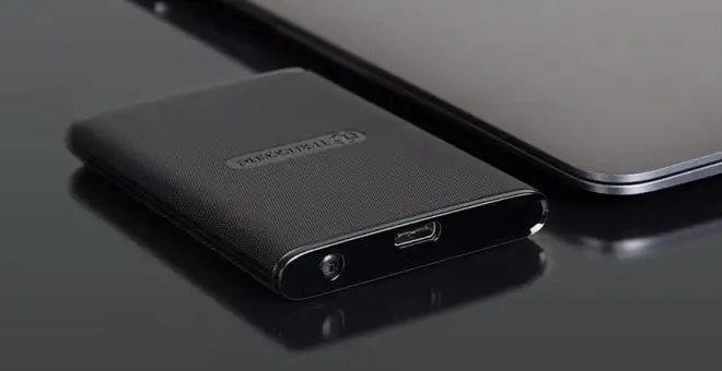 Transcend prezentuje przenośny dysk SSD. Jest kompatybilny ze smartfonem
