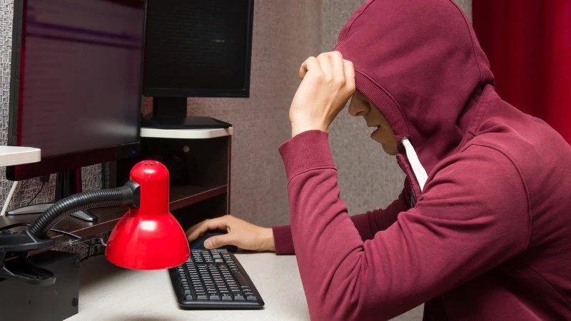 Dzień z życia internetowego trolla. Zarobki nawet ok. 2 tysięcy złotych