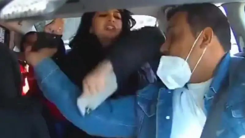 Infuencerka nie założyła maseczki. Szarpała się z kierowcą Ubera i rozpyliła gaz [wideo]