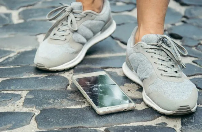 Których usterek smartfona nie naprawisz na gwarancji?