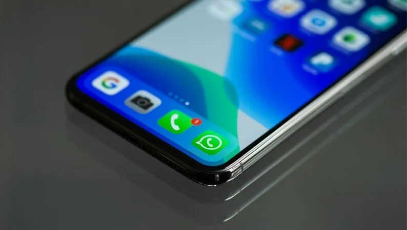 Google indeksuje linki do prywatnych rozmów na WhatsAppie