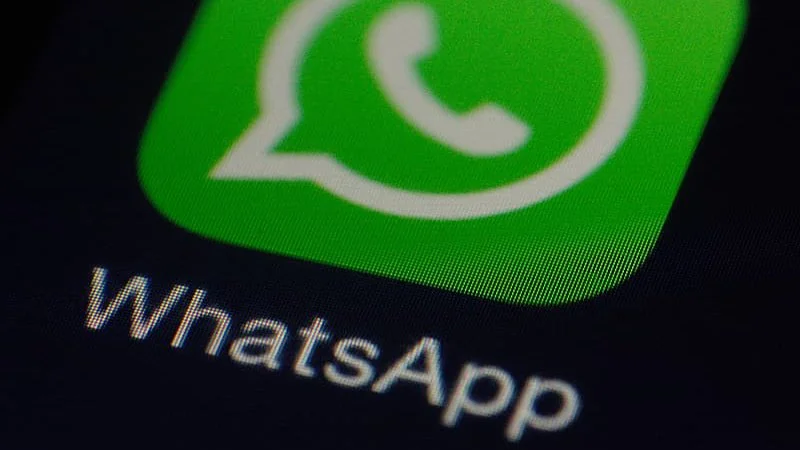 WhatsApp z nowymi ograniczeniami. Wiadomość przekażesz dalej teraz tylko jednej osobie