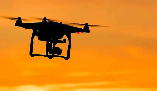 Rejestracja drona i obowiązkowy test – czy restrykcyjne przepisy trafią też do Polski?