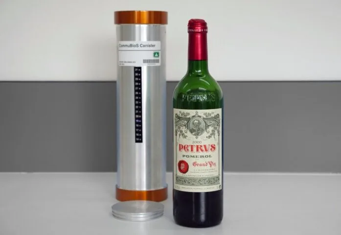 To wino przez 14 miesięcy dojrzewało w kosmosie. Właśnie sprawdzono, jak smakuje