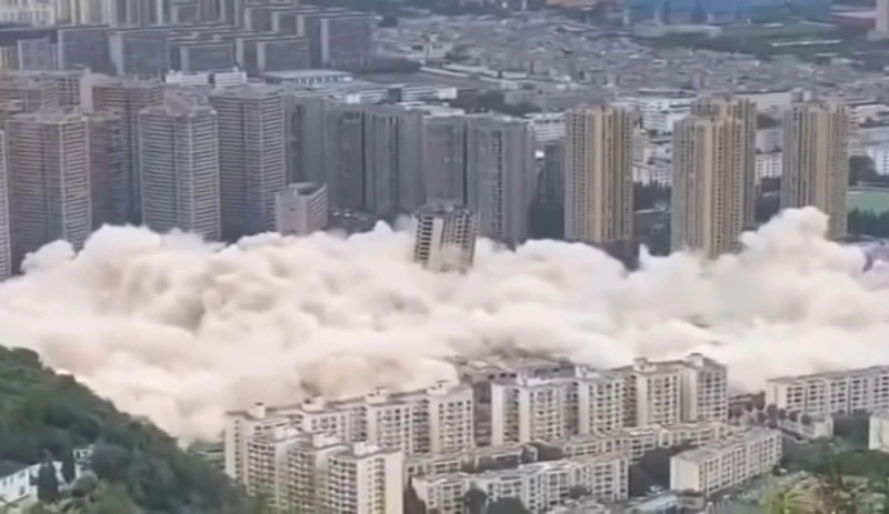 Chińczycy wysadzili 15 niedokończonych wieżowców na raz (wideo)