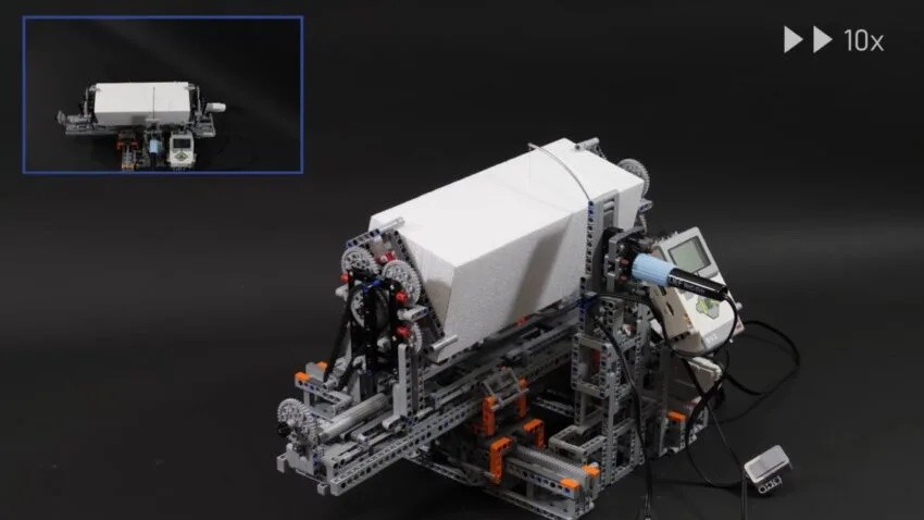 Wycinarka do styropianu zbudowana z LEGO