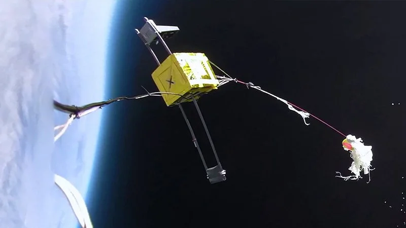 Czy iPhone przeżyje upadek z 35 kilometrów? x-kom postanowił to sprawdzić