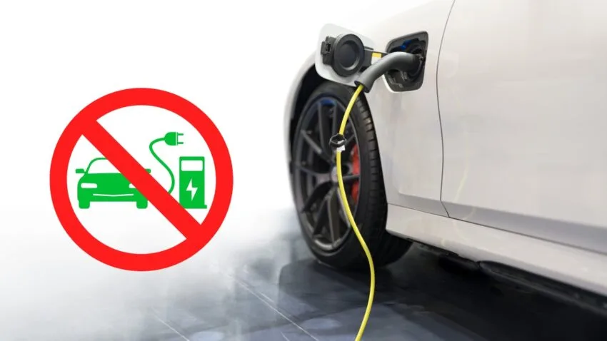 Zaczęło się. Samochody elektryczne nie wjadą na parking basenu w Warszawie